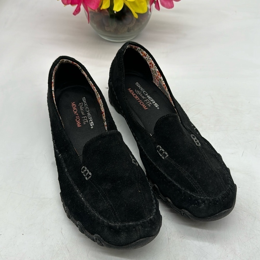 Skechers Black Suede Slip On Sneaker Memory Foam Footbed Air Conditioned Sz 7.5.